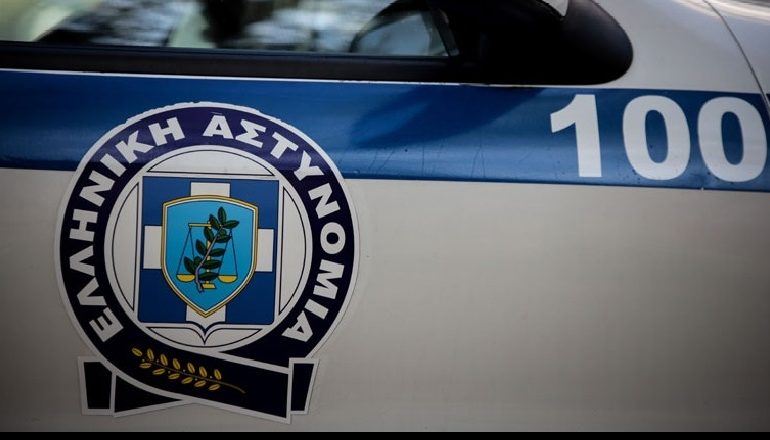 KANABIS NË BAGAZHIN E MAKINËS/ Nuk i bindet urdhrit për të ndaluar, shqiptari përplas tre makina të policisë greke
