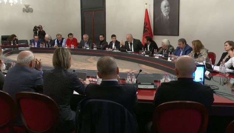 PASOJAT NGA TËRMETI I 26 NËNTORIT/ Sot mbahet mbledhja e katërt e Komitetit Kombëtar të Rindërtimit