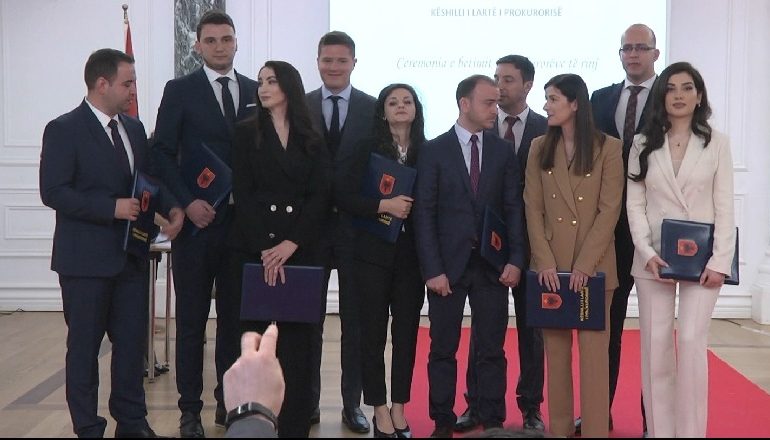 BETOHEN 10 PROKURORË TË RINJ/ Soreca: Jeni e ardhmja, zbatoni reformën (VIDEO)
