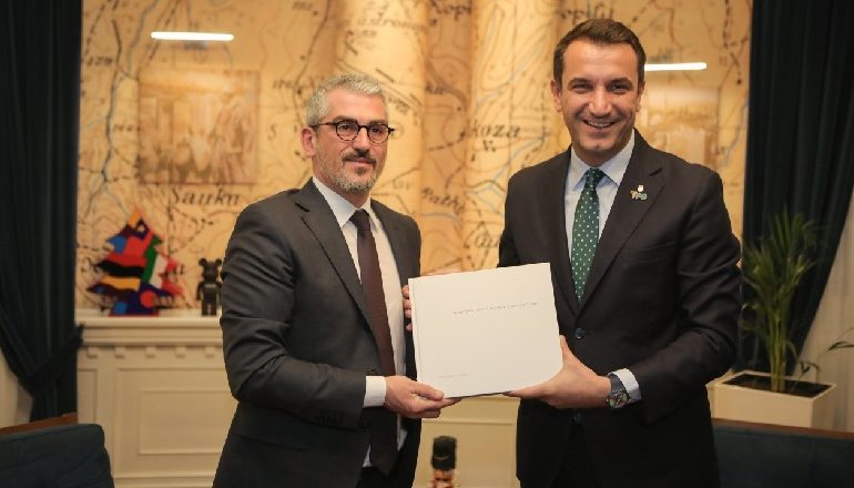 ERION VELIAJ TAKIM ME KRYETARIN E BASHKISË MATOVË/ Palazzi: Tirana po rritet me hapa të shpejtë