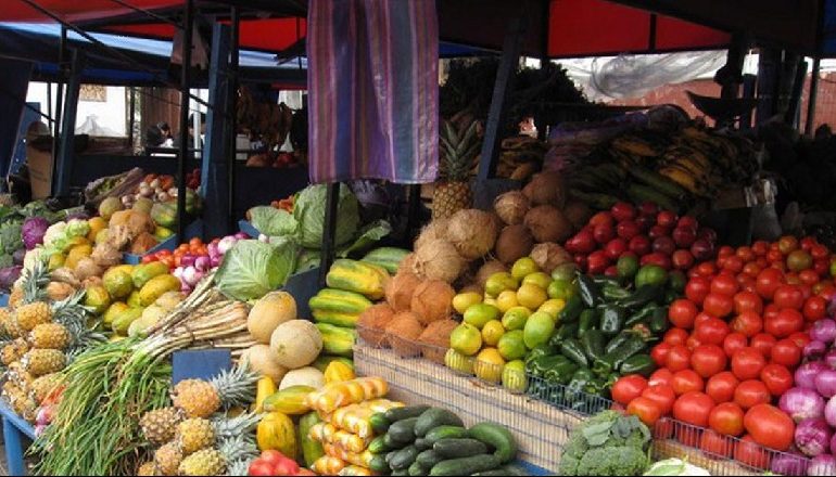 PRODHIMET BUJQËSORE/ Bien çmimet e perimeve, rriten të frutave (FOTO)