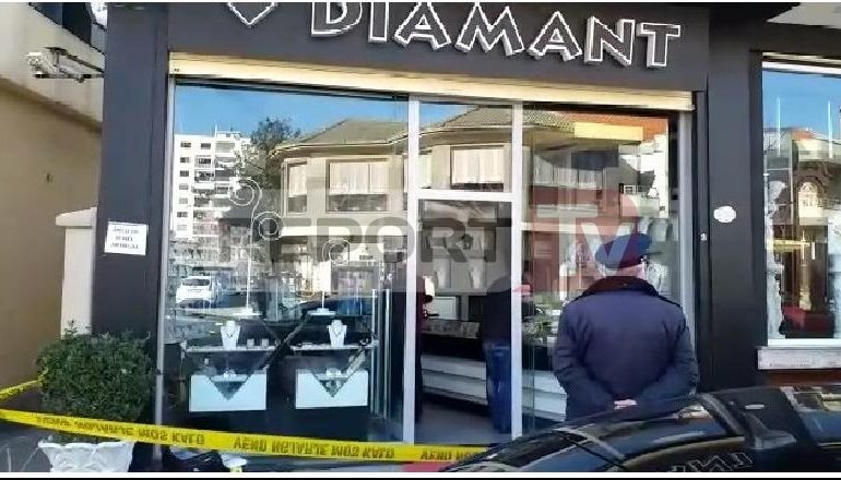 NDODH NË ELBASAN/ Grabitet me armë një argjendari përballë Drejtorisë së Policisë (VIDEO)
