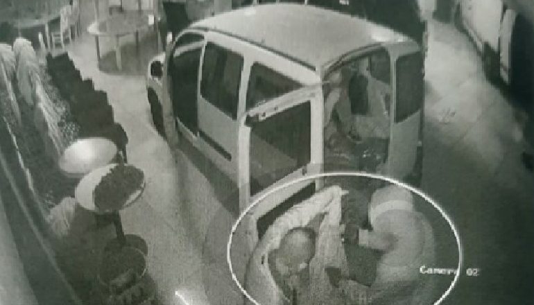 RRËMBIMI DHE VRASJA E JAN PRENGËS/ Momenti kur trupi i pajetë futet në furgon për t’u nxjerrë jashtë “Golden” (FOTOT)