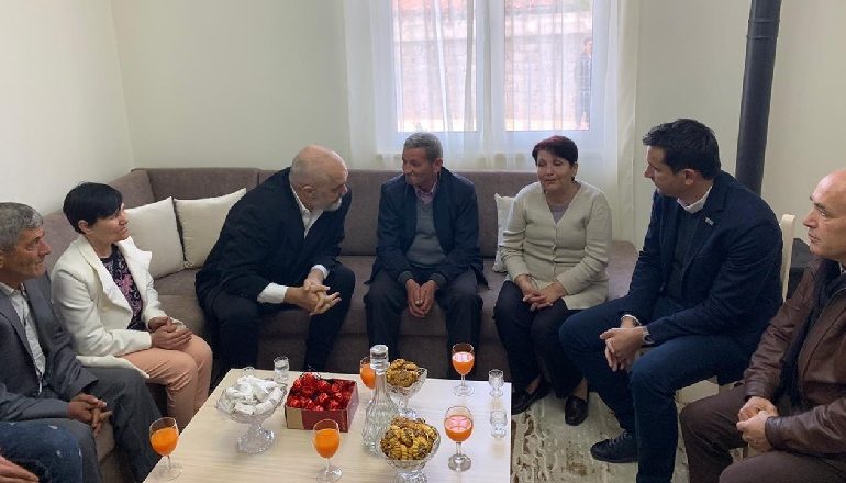NË SHRTËPINË E RE TË FAMILJES MYFTARI NË SAUK/ Rama: Do rindërtojmë çdo banesë, vetëm PD-në se ringrejmë dot…