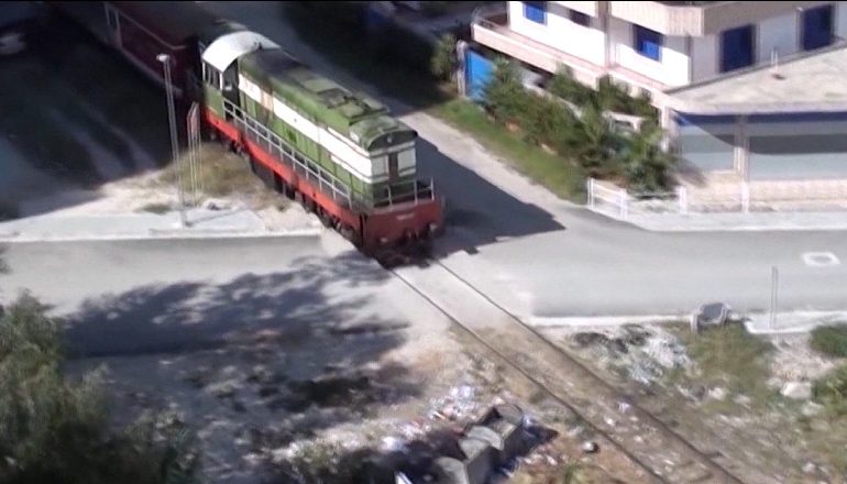 TRENA ELEKTRIK NË HEKURUDHËN TIRANË-DURRËS/ Në garë për t’u shpallur fituese janë 6 kompani…