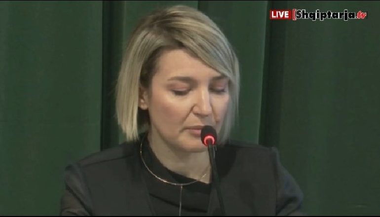 KONFERENCA E RINDËRTIMIT/ Ministja e Kulturës prezanton modelet e shtëpive që do të ndërtohen pas tërmetit