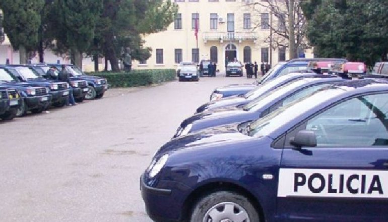 SHKODRANIT NUK I DEL INATI ME FQINJIN/ Pas zënkës i përplas makinën e parkuar në gjendje të dehur