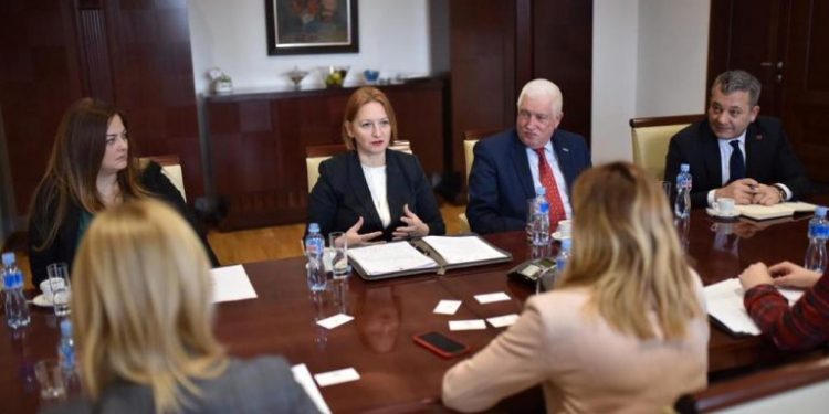 DENAJ VIZITË NË MAQEDONINË E VERIUT/ Diskutime për forcimin e bashkëpunimit në fushën ekonomike dhe fiskale