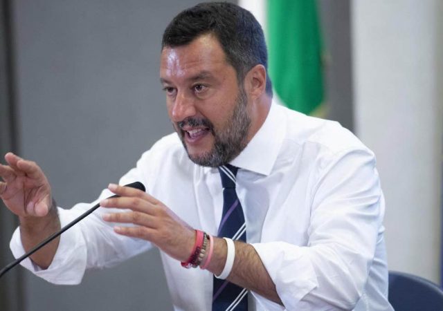 “MBAJTJE E MIGRANTËVE NË DET”/ Senati italian i jep “OK” prokurorëve për të hetuar ish-ministrin Matteo Salvini