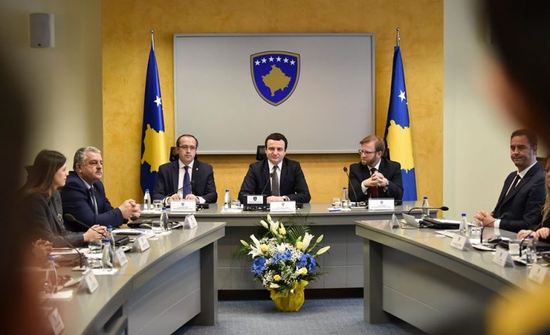 MERRET VENDIMI/ Qeveria e kosovës shfuqizon vendimin e Haradinajt për rritjen e pagave 100% për kabinetin e kryeministrit