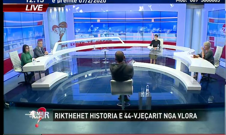 GRUAJA NDAHET NGA BURRI DHE MARTOHET ME TJETË/ Çifti nga Vlora përballet live, shpërthejnë akuzat mes tyre, por… (VIDEO)