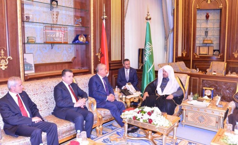 “MIRËNJOHËS PËR MBËSHTETJEN”/ Ruçi e Balla vizitë në Arabinë Saudite: Të dy vendet, partnerë të besueshëm të Shteteve të Bashkuara…