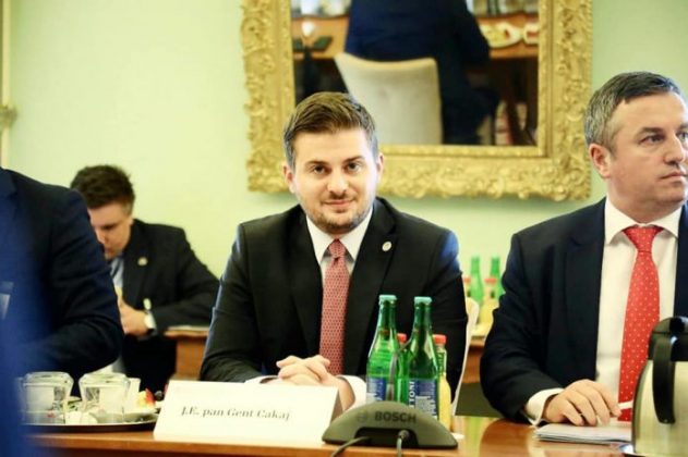 CAKAJ VIZITË NË PRAGË/ “Shqipëria i ka përmbushur kushtet për hapjen e negociatave, domosdoshmëri liberalizimi i vizave për Kosovën”