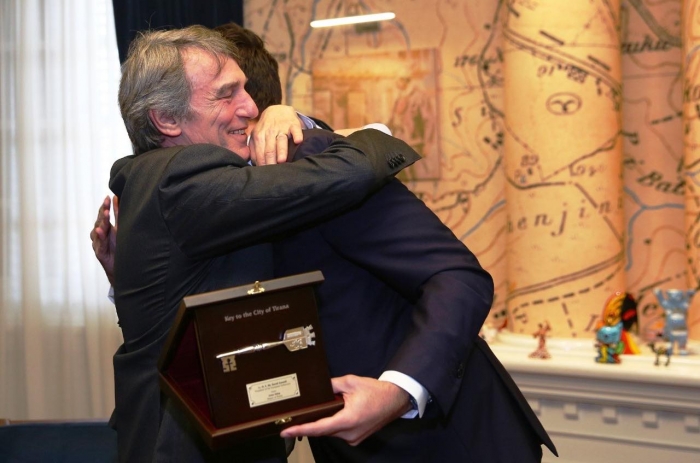 VELIAJ I JEP “ÇELSIN E QYTETIT”/ Presidenti i PE: Tirana, një qytet evropian e me një kryebashkiak të aftë