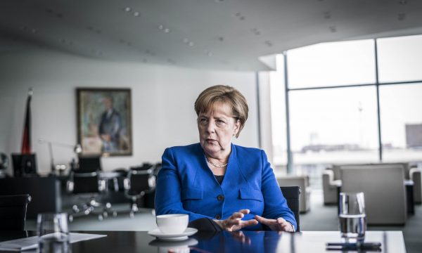 URON KURTIN PËR DETYRËN SI KRYEMINISTËR/ Merkel: Gëzohem të ju takoj se shpejti në Berlin