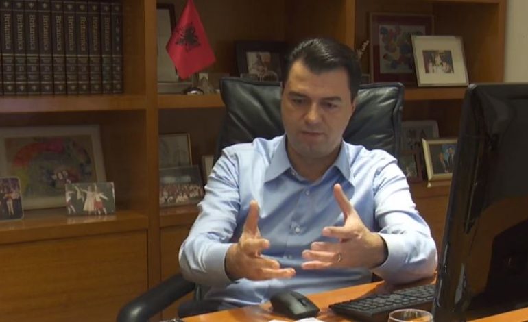 BASHA GËNJEN SËRISH QYTETARËT/ E shet si “LIVE” videon në Facebook, por del zbuluar