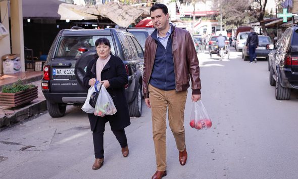 MEMET PIKANTE/ Lul, po ti çne ke ardhur në lagjen tonë për të bërë pazar?
