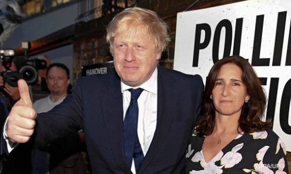 PAS BREXIT/ Kryeministri i Britanisë firmos edhe… divorcin