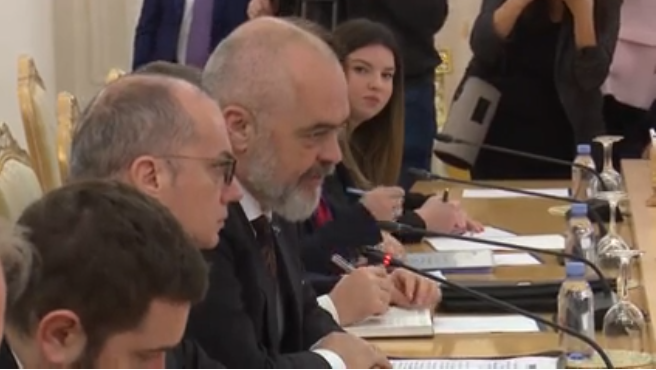 KRYEMINISTRI RAMA NË MOSKË/ “Shpresojmë paqen për konfliktin Rusi-Ukrainë” (VIDEO)