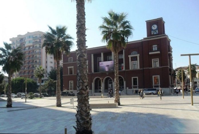DURRËS/ Deri më sot 2496 familje marrin bonusin e qirasë në banka