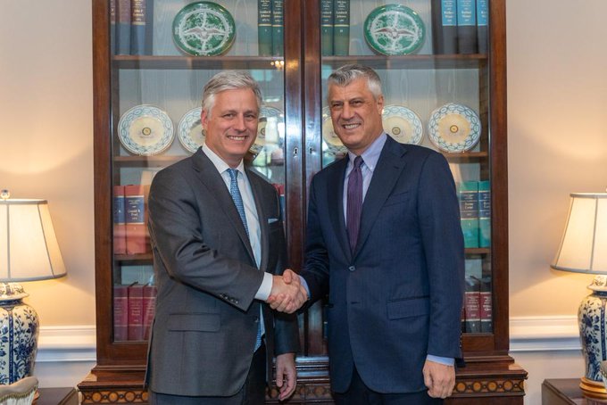 TAKIM ME HASHIM THAÇIN/ Këshilltari i presidentit të SHBA-së: Trump i gatshëm të asistojë për marrëveshjen Kosovë-Serbi