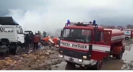 ZJARR NË BARAKAT E ROMËVE NË SHKODËR/ Digjet brenda një vajzë 13- vjeçare e sëmurë
