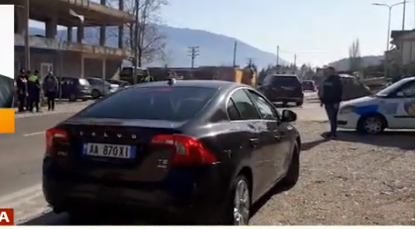 AKSION EDHE NË SRANDË/ FNSH-ja kalon makinat në filtër në Qafë-Gjashtë (VIDEO)