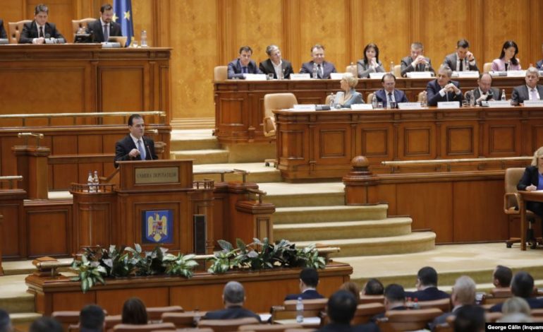 HUMBI VOTËN E BESIMIT/ Parlamenti rrëzon Qeverinë e Rumanisë
