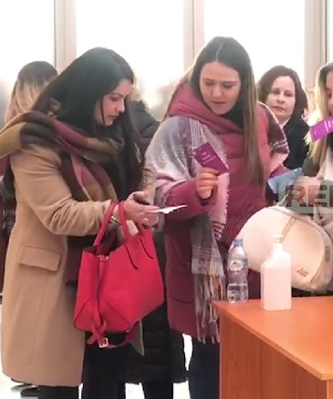 PS-JA MERR MASAT KUNDËR KORONAVIRUSIT/ Dezinfektues para nisjes së Kongresit (VIDEO)