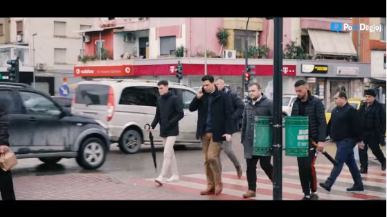 ME TELEFON NË DORË KALON SEMAFORIN/ Basha: Kam të metat e mia dhe kam gabuar në të kaluarën, ju betohem se do ndryshoj (VIDEO)