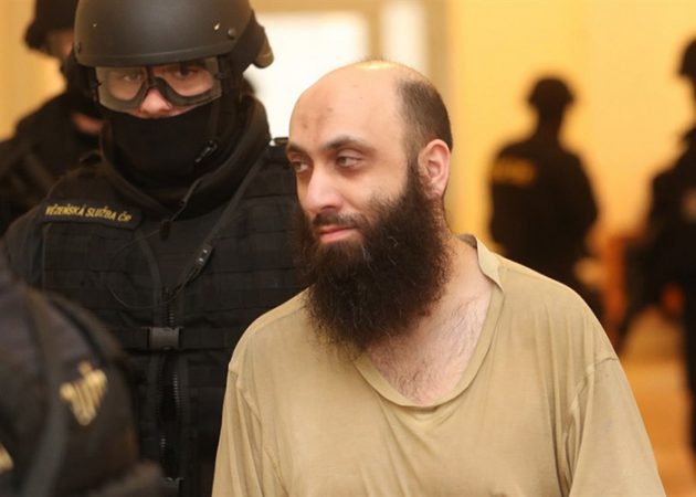 ÇOI VËLLAIN NË SIRI PËR T’IU BASHKUAR GRUPIT TERRORIST/ Dënohet 10 vjet burg imami në Pragë