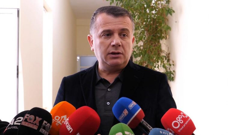 BALLA PËRSHËNDET MARRËVESHJEN PËR QEVERINË E RE TË KOSOVËS/ Publikon videon e 30-viteve më parë
