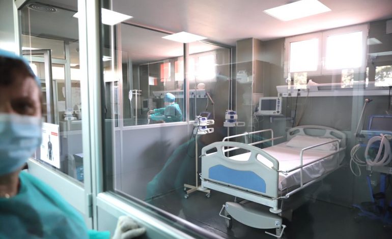 MASAT PËR KORONAVIRUSIN/ Manastirliu inspekton dhomat e izolimit në spitalin Infektiv: Rreziku i ulët, po marrim masat për çdo situatë