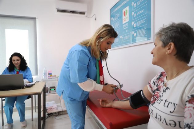 I DREJTOHEN QENDRAVE SHËNDETËSORE/ Rritet numri i qytetarëve që po kryejnë Kontrollin Mjekësor Bazë