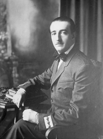 DOSSIER/ Riorganizimi i administratës në kohën e Mbretit Zog 1935: Revolucion për nëpunësin civil!