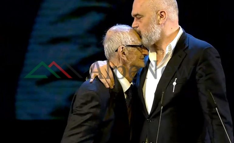 KONGRESI/ “Nuk ka socialist të vjetër”. Rama fton në skenë 100 vjeçarin