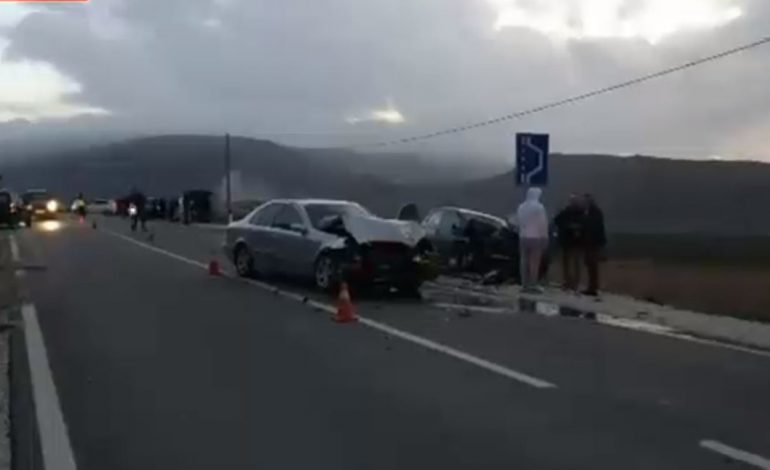 AKSIDENT NË VLORË/ Makinat bëhen “copash”, 5 persona të plagosur (VIDEO)