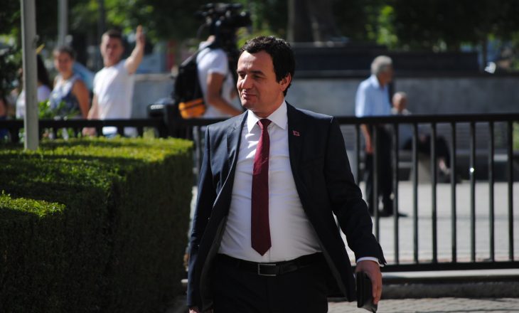 VIZITA E PARË SI KRYEMINISTËR/ Kurti në komunën që drejtohet nga partia e Haradinajt