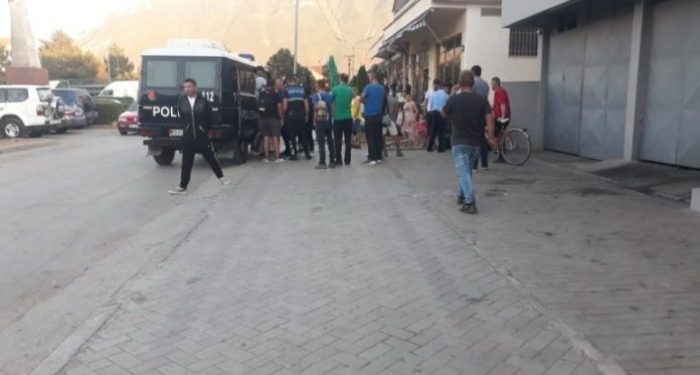 PO TRANSPORTONIN 27 KLANDESTINË/ Në pranga 6 shqiptarë dhe 3 kosovarë