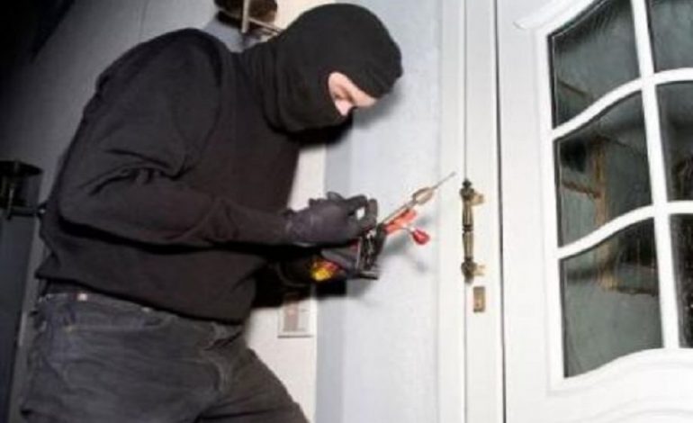6 PERSONA GRABISIN BANESËN NË MAQELLARË DHE RRAHIN ÇIFTIN/ Dëshmia: Morën ça kishim, gruas i kanë thyer dy brinjë dhe…