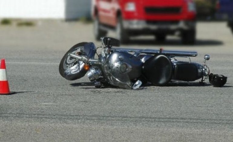 AKSIDENT NË VLORË/ Makina përplas motoçikletën, një i plagosur. Shoqërohet në polici… (VODEO)