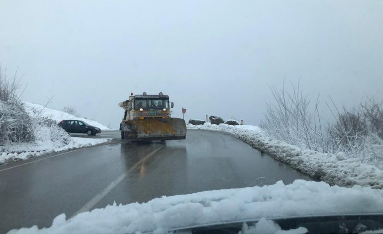 BIEN TEMPERATURAT/ Reshje bore në Dibër, Korçë e Elbasan. Ja situata (FOTO+VIDEO)