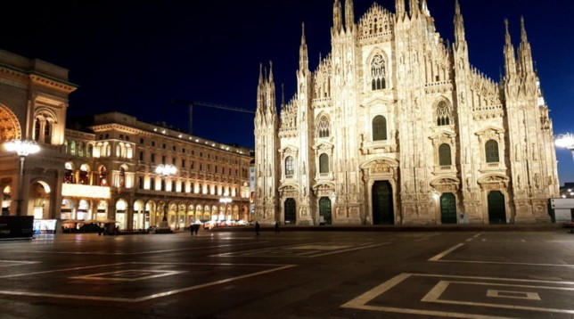 KORONAVIRUSI/ Milano ”kyçet” prej epidemisë, boshatisen lokalet, supermarketet … dhe Duomo (FOTO)