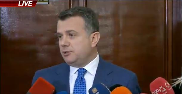 “LIGJET” MIRATUAN AKTIN NORMATIV ANTI- KÇK/ Balla: Në funksion të forcës goditëse, me sekuestrot rrisim…