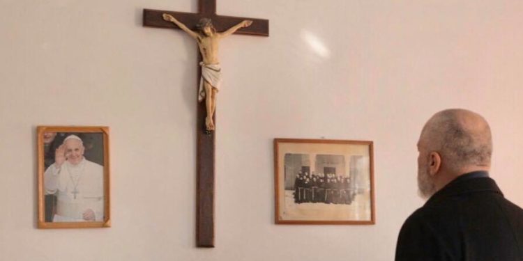 “FJALËT E SHENJTA”/ Rama: Fito diturinë edhe sikur të humbasësh ato që ke (FOTO)