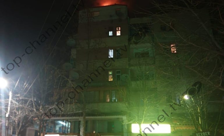 PËRFSHIHET NGA FLAKËT PALLATI NË BILISHT/ Banorët ishin brenda në momentin e zjarrit