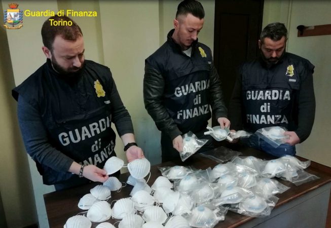 NDODH NË ITALI/ Shisnin maska me vlerë mbi 5 mijë euro një copë, vihen nën hetim 20 vetë