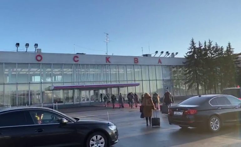 VIZITA NË RUSI/ Momenti kur kryeministri Rama mbërrin në Moskë (VIDEO)