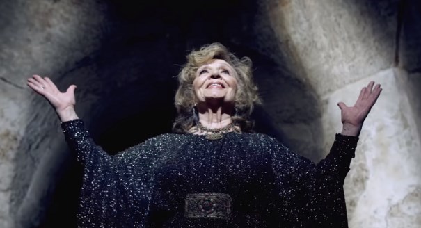 NDAHET NGA JETA DIVA E MUZIKËS SHQIPTARE/ Ja çfarë shkruajnë mediat serbe për Nexhmije Pagarushën