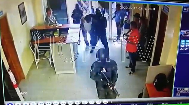 LIROHET KREU I BANDËS SË “EL PORKY”/ Disa persona të armatosur sulmojnë gjykatën. 4 të vrarë (VIDEO+FOTO)